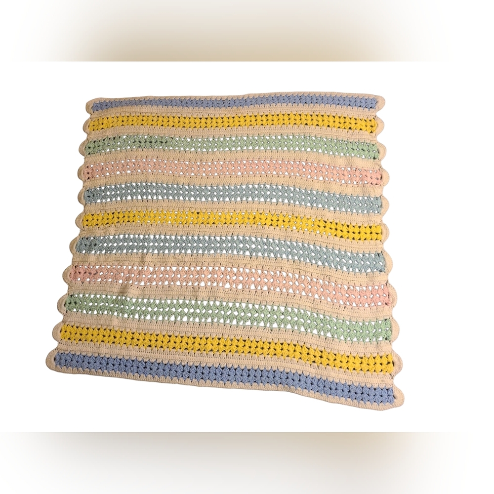 Vintage Scalloped Knit Throw Blanket - Picture 2 of 4